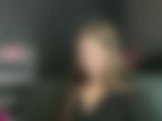 Live cam show with Luna - Average on AdultVida.com