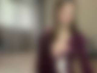 Live cam show with Luna - Average on Dare Cams