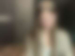 Live cam show with Luna - Butt Plug on CamSodaAdn
