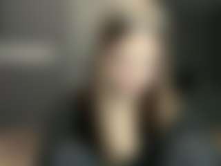 Live cam show with Luna - Average on livesuperchat.net