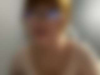 Live cam show with Karinaaa - Gray Eyes on AdultVida.com