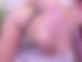 Live cam show with Symphonny - Squirt on Camsoda
