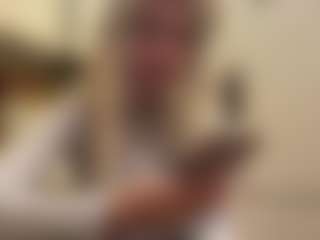 Live cam show with Beatris - Nipple Piercings on CamClone
