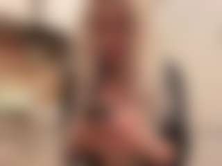 Live cam show with Beatris - Camel Toe on CamClone