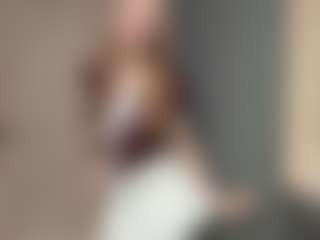 Live cam show with Tyunda - Flashing on Dolls Live