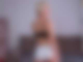 Live cam show with LorrianeVogl - Camel Toe on Pornisteam.com