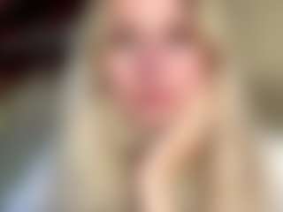 Live cam show with RemediosHinegardner - Petite on AdultVida.com