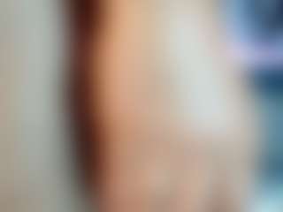 Live-camshow met CurvyBombom - New Foot Fetish op Camsoda