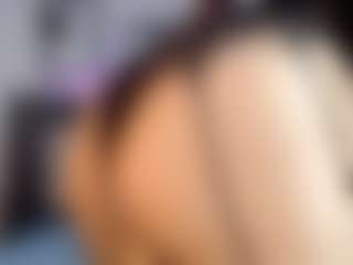 CurvyBombom MILF webcam performer live streaming