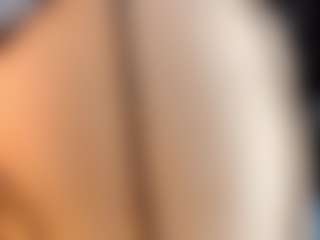 CurvyBombom MILF webcam performer live streaming