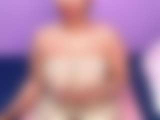 Live cam show with EroticBarbie - Ass Bouncing on Free Soda