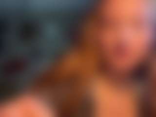 Live cam show with KyleeLeash - Striptease MILF on ObeyMaria