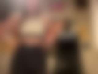 Live cam show with KyleeLeash - Toys on Milfs Live