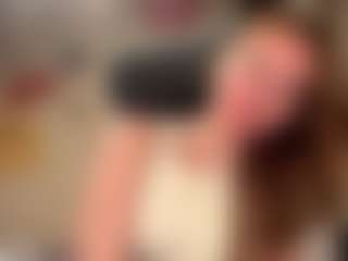 Live cam show with KyleeLeash - New Brown Eyes on TeamSkeetLive