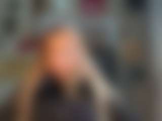 Live cam show with KyleeLeash - Smoking on StripNow