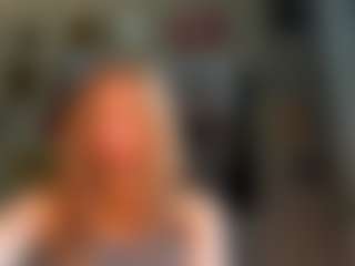 Live cam show with KyleeLeash - Blonde Hair Amateur on Milfs Live
