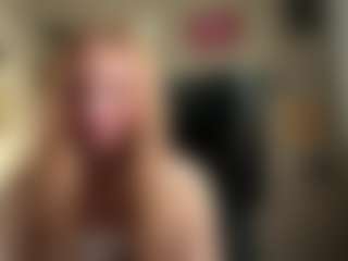 Live cam show with KyleeLeash - Fingering on TottyGirls