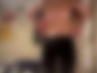 Live cam show with KyleeLeash - College on luckytryst.com
