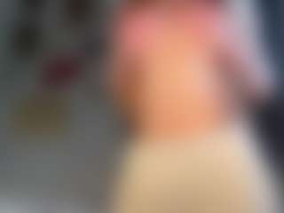 Spettacolo in cam dal vivo con KyleeLeash - Striptease Latina su Camsoda