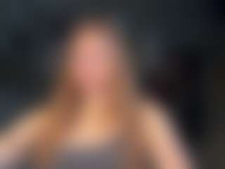 Live cam show with KyleeLeash - Big Tits Small Tits on live.xheat.ai