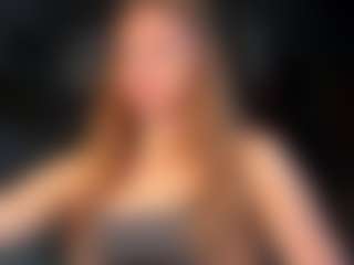 Live cam show with KyleeLeash - Genital Piercings on live.xheat.ai