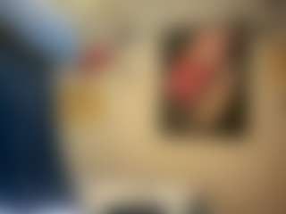 Live cam show with KyleeLeash - Blonde Hair Amateur on live.xheat.ai