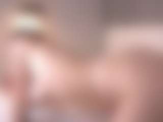 MaileBroeker MILF webcam performer live streaming