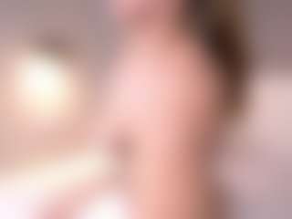 MaileBroeker MILF webcam performer live streaming