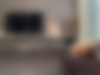 Live cam show with MiaThorburn - New Teen (18+) on livesuperchat.net