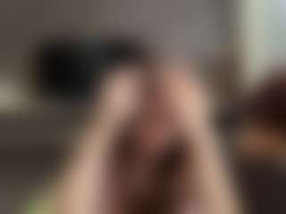 Live cam show with MiaThorburn - Brown Hair on SpankPalCams