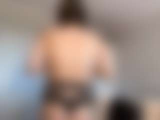 Live cam show with MiaThorburn - Small Tits on madthumbs