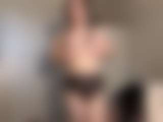 MiaThorburn's Live Sex Cam Show