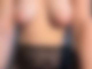 MiaThorburn's Live Sex Cam Show