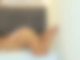 Live cam show with PearlKitty - New Brown Eyes on StripNow