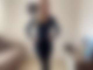 Live cam show with PollyDirusso - Fingering on CamClone