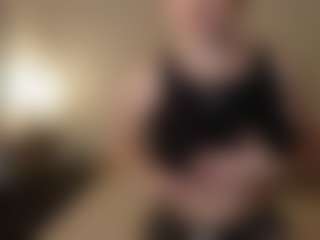Live cam show with LiliVenom - Bedroom MILF on Milfs Live