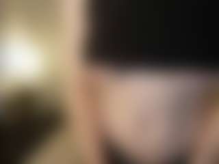 Live cam show with LiliVenom - Fingers on Camsoda