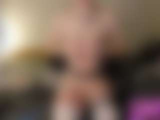Live cam show with LiliVenom - Butt Plug on Camsoda