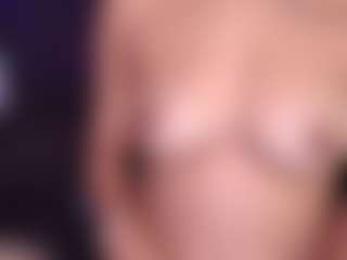 Live cam show with AmberGlowing - Dildo Or Vibrator on Camsoda