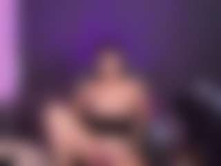 Live cam show with AmberGlowing - Striptease on Camming Site