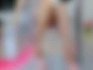 Live cam show with KrissLoveSnort - Average on SpankPalCams