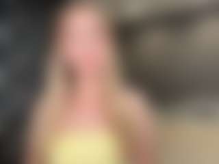 Live cam show with RomaKersey - Public Brown Hair on CamwithHer
