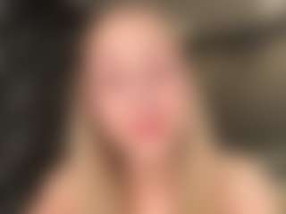 Live cam show with RomaKersey - Average on StripNow