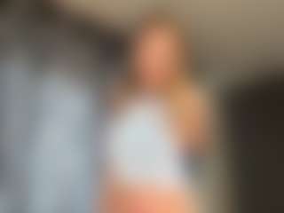 Live cam show with RomaKersey - Granny Blonde Hair on livesuperchat.net