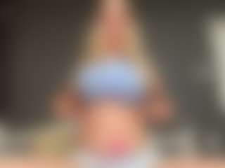 Live cam show with RomaKersey - Striptease Granny on Milfs Live