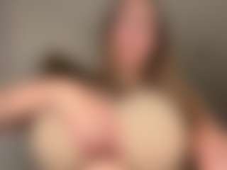 Live cam show with RomaKersey - Average on WildCum