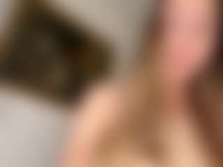 Live cam show with RomaKersey - Blue Eyes on fapnchat
