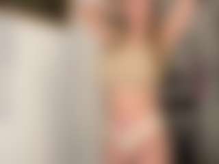 Live cam show with RomaKersey - Pegging on CamClone