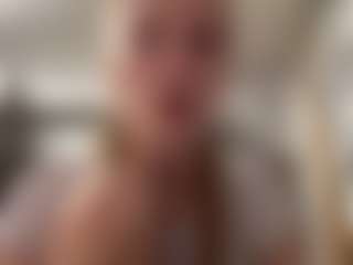 Live cam show with SeasonLabreck - Normal on StripNow