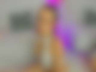 Live cam show with Danessacronin - Petite on Soda Cam